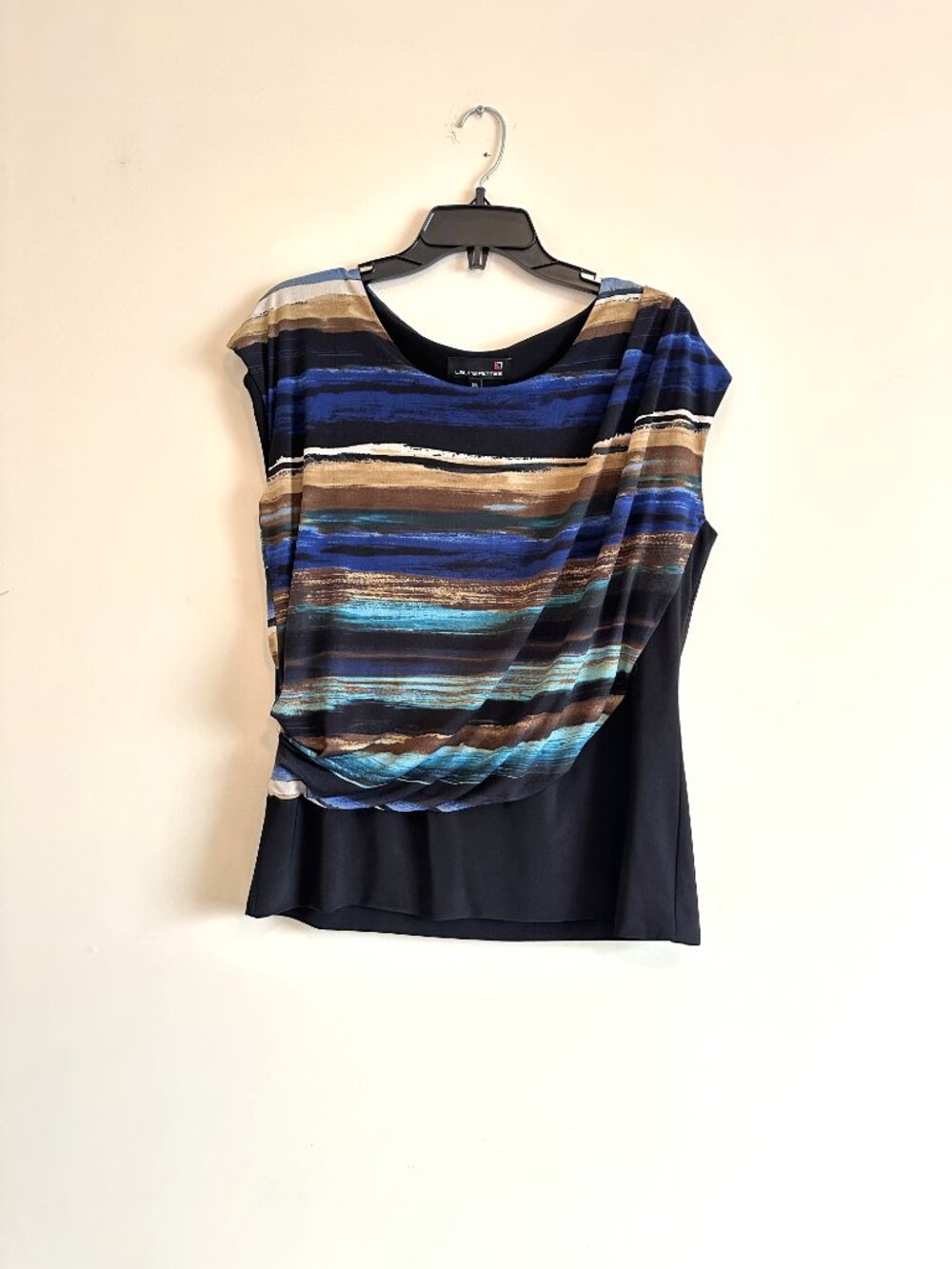 Asymmetrical Wavy Print Sleeveless Top